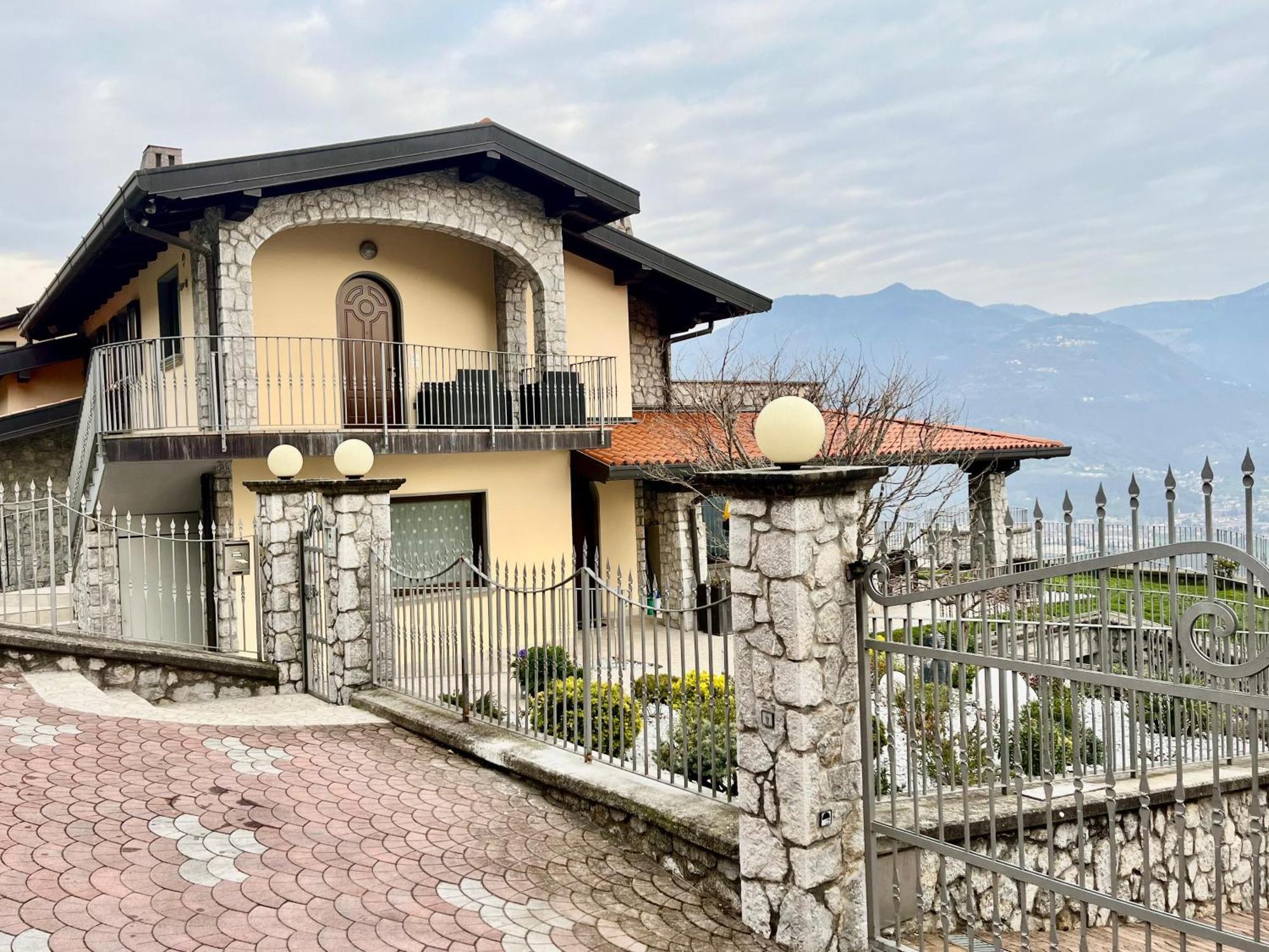 Il Bacio Del Sole Apartment โลเวเร ภายนอก รูปภาพ