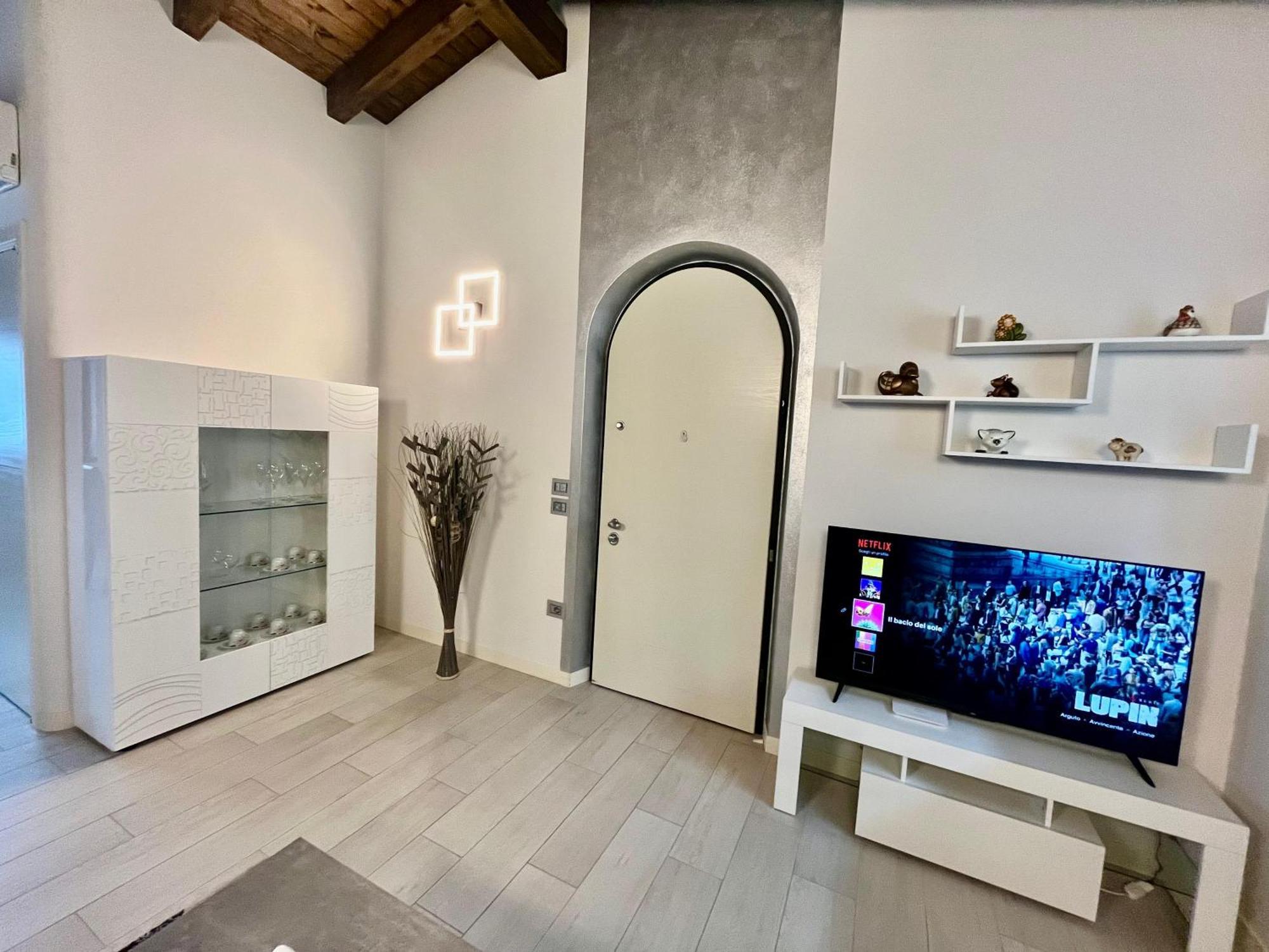 Il Bacio Del Sole Apartment โลเวเร ภายนอก รูปภาพ