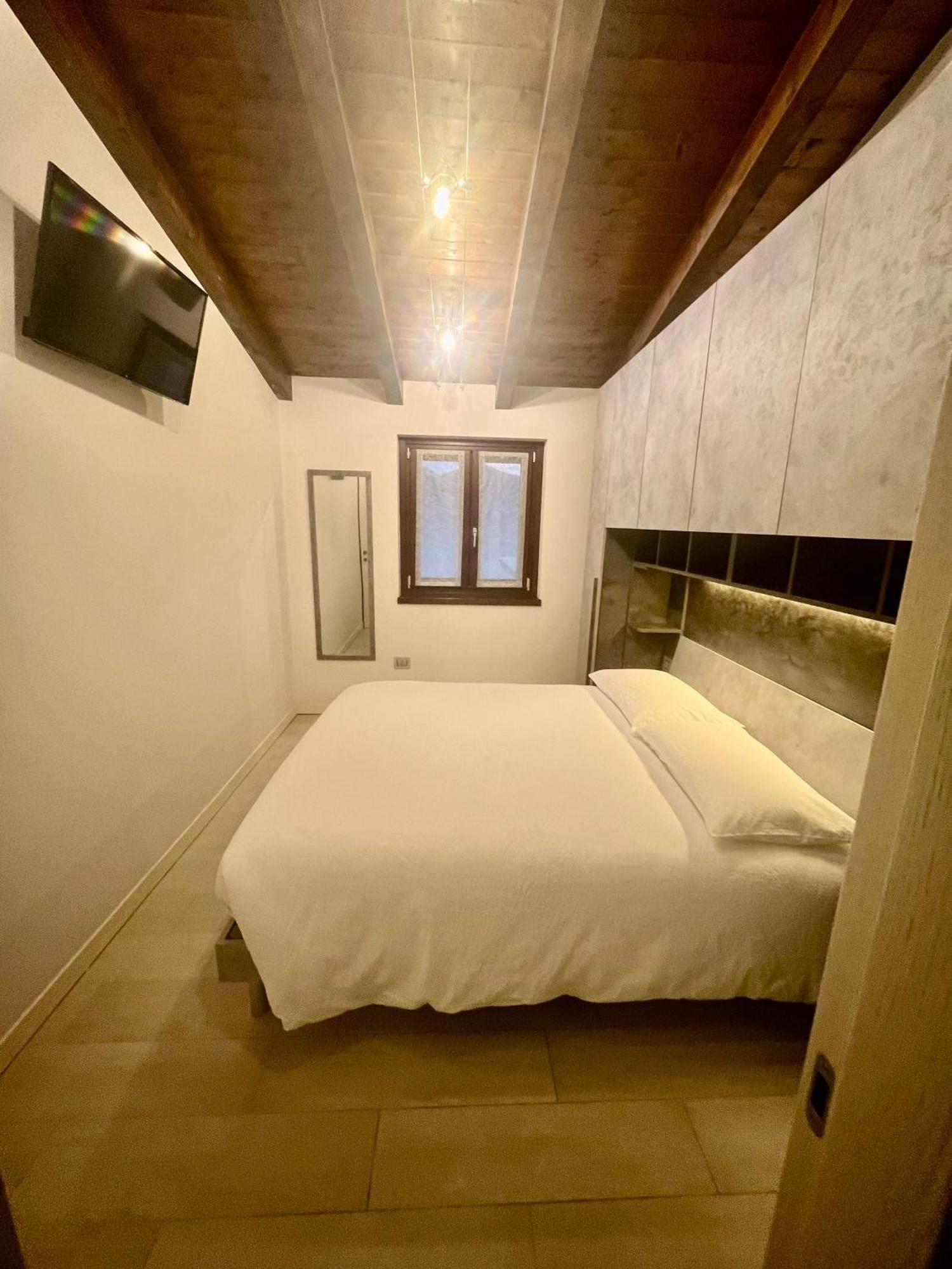 Il Bacio Del Sole Apartment โลเวเร ภายนอก รูปภาพ