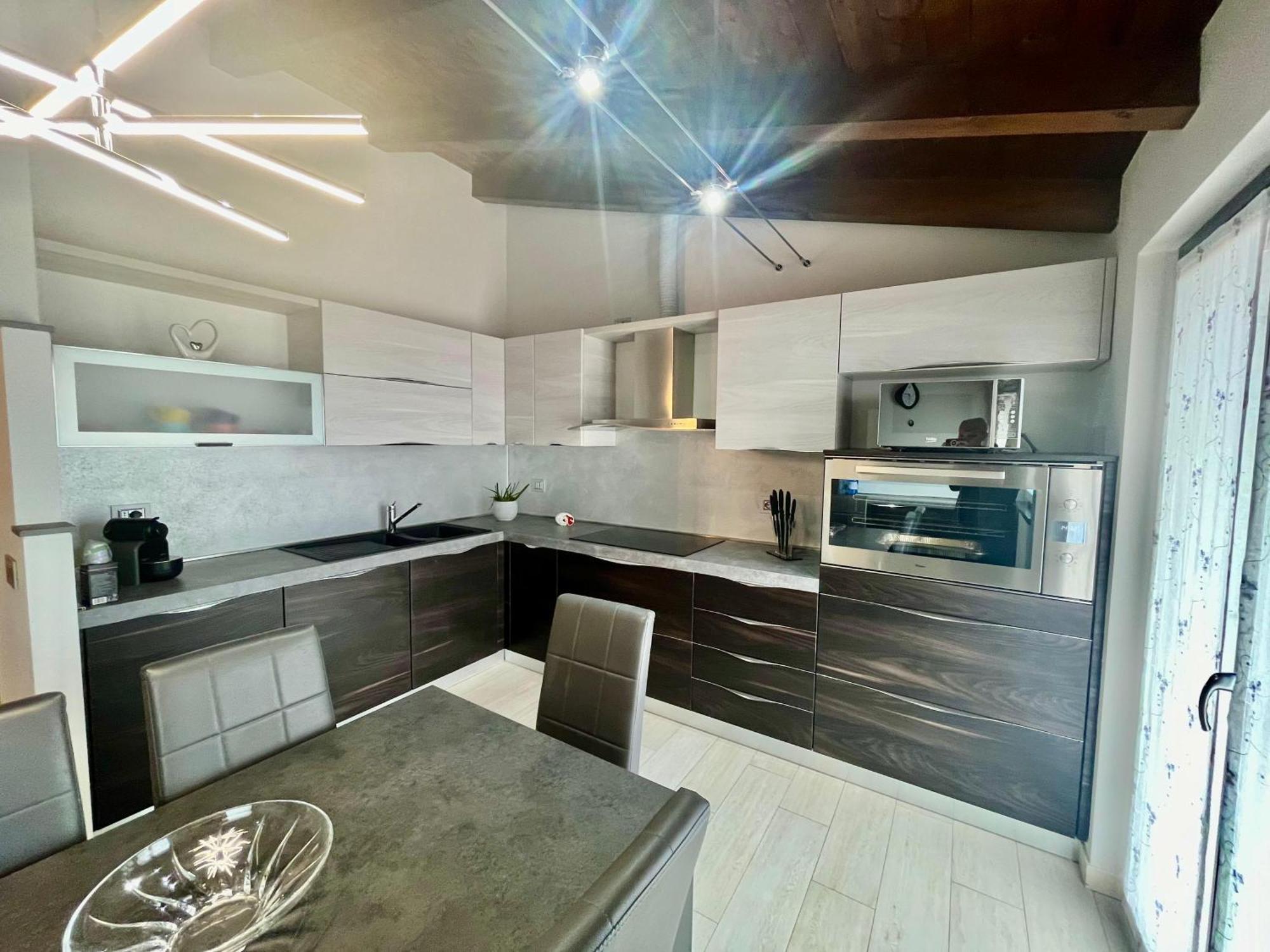 Il Bacio Del Sole Apartment โลเวเร ภายนอก รูปภาพ