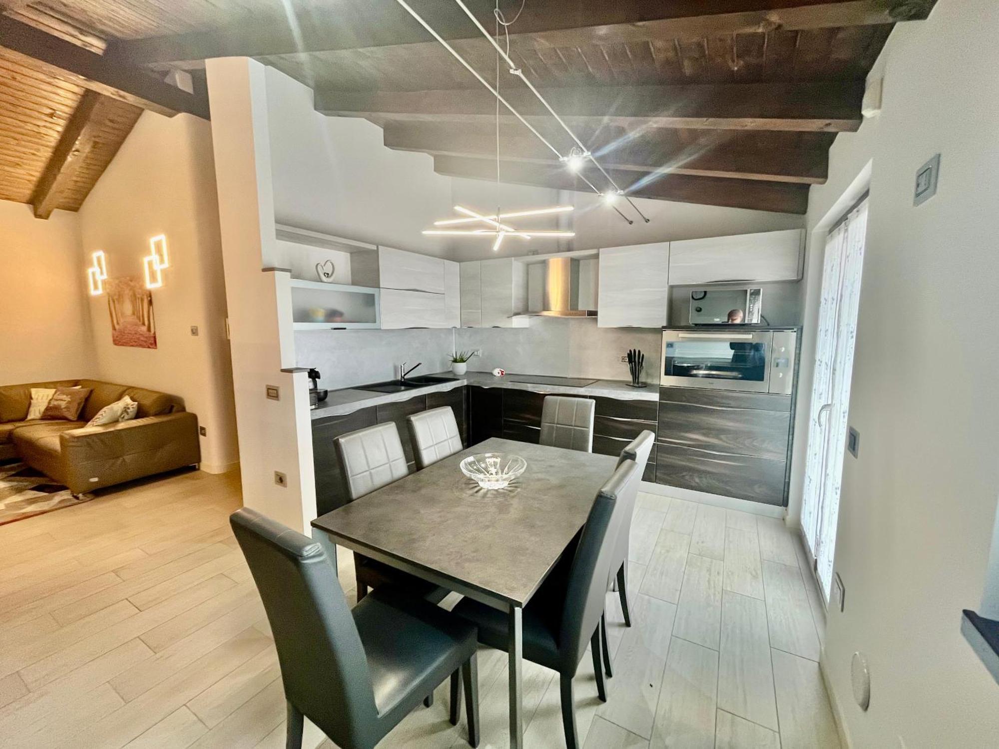 Il Bacio Del Sole Apartment โลเวเร ภายนอก รูปภาพ