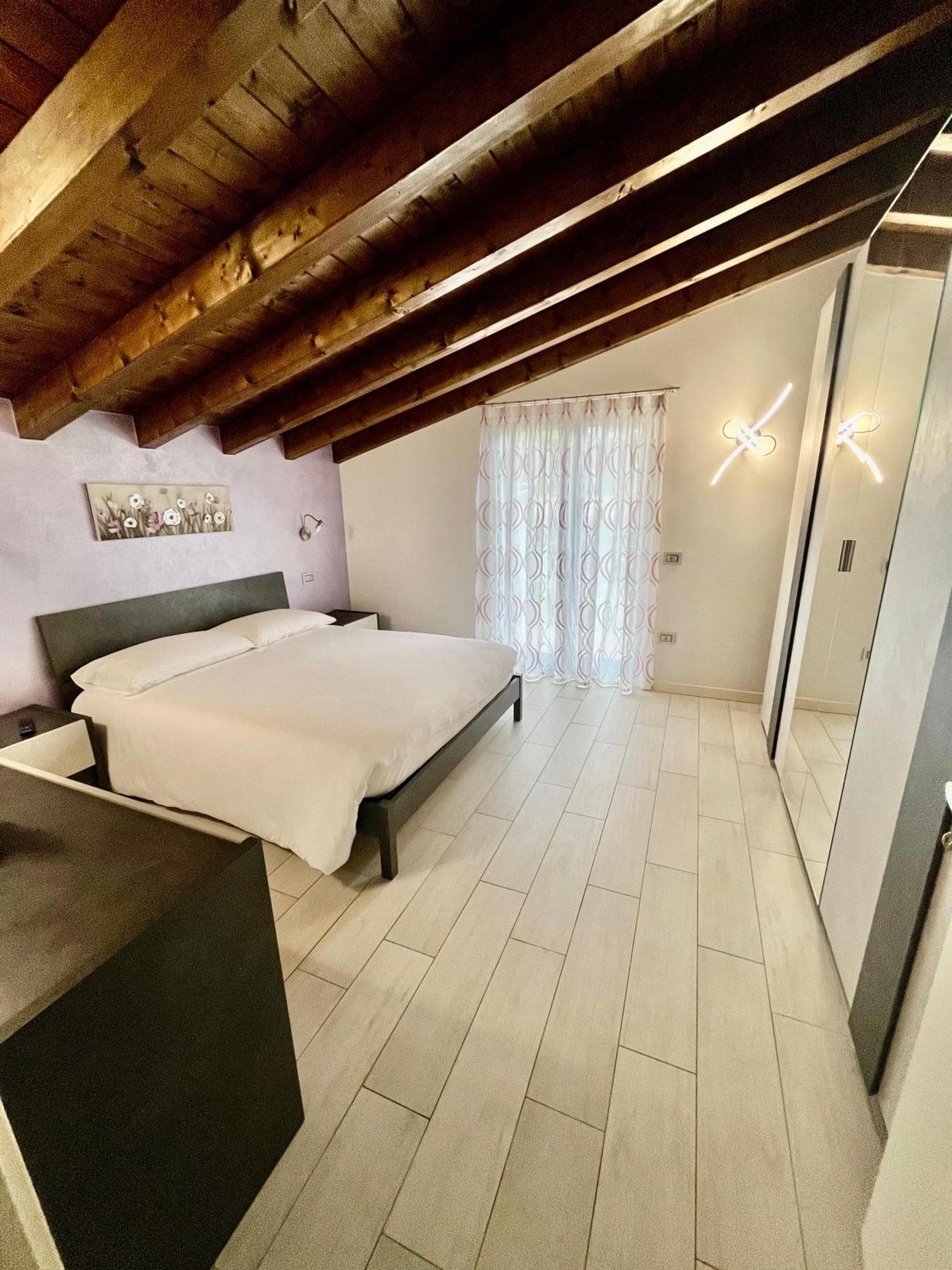 Il Bacio Del Sole Apartment โลเวเร ภายนอก รูปภาพ